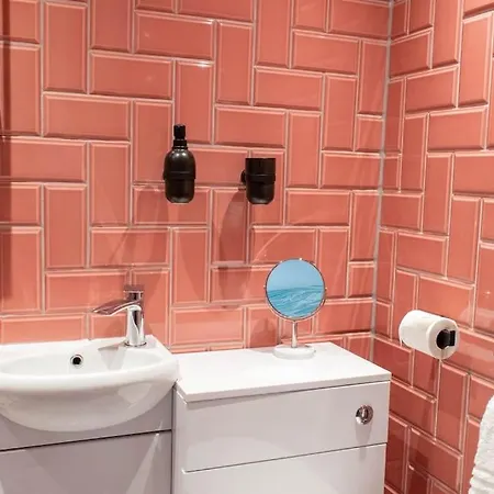 High Tide بيت للعطل *